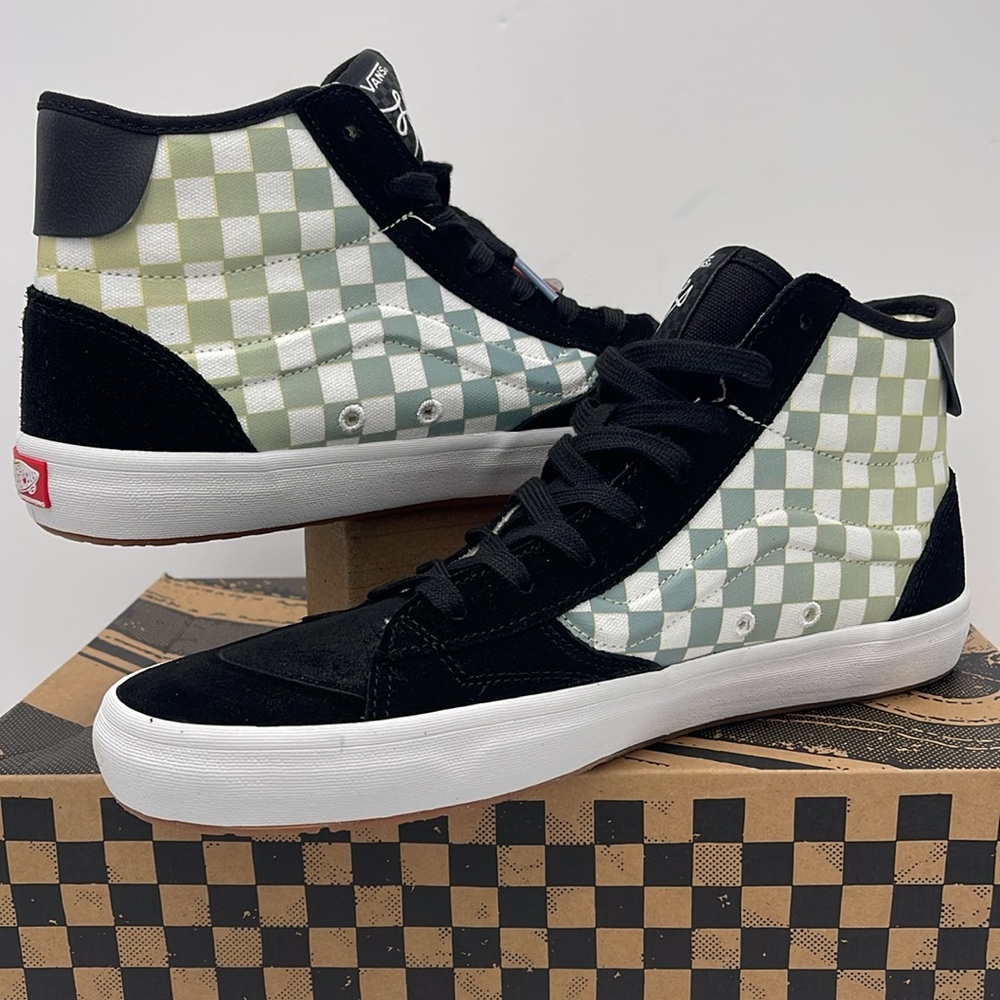 Vans WMNS High-Top Sneakers The Lizzie
Checkerboard Black/Multi
VN0A4BX1BML - Picture 11 of 16